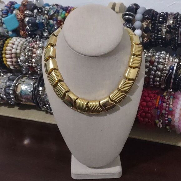 Jewelry - 770 Women's Gold Ribbed Texture Link Collar Necklace